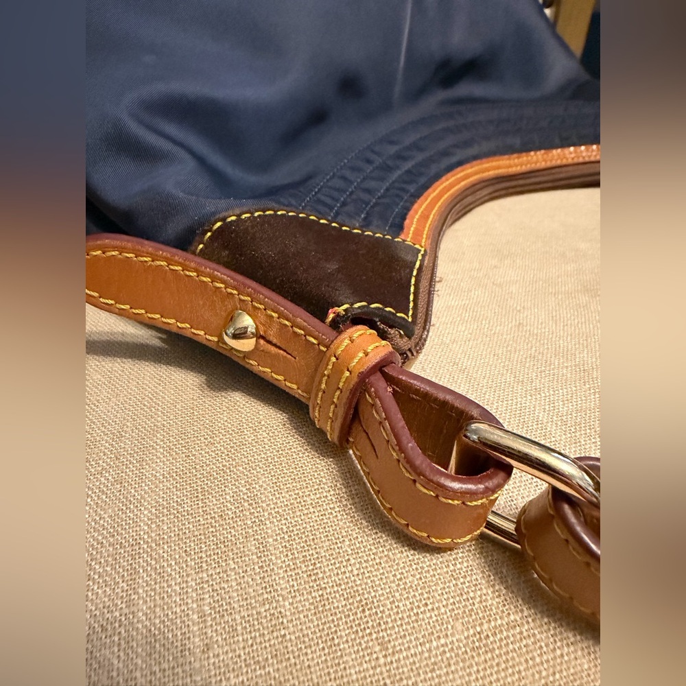 Dooney & Bourke Vintage Navy and Brown Nylon Shoulder Bag - Picture 4 of 14